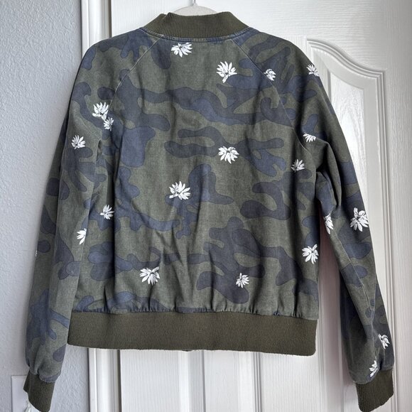 Cloud Chaser White Floral Green Camouflage Bomber Jacket Size L Juniors - Picture 5 of 6